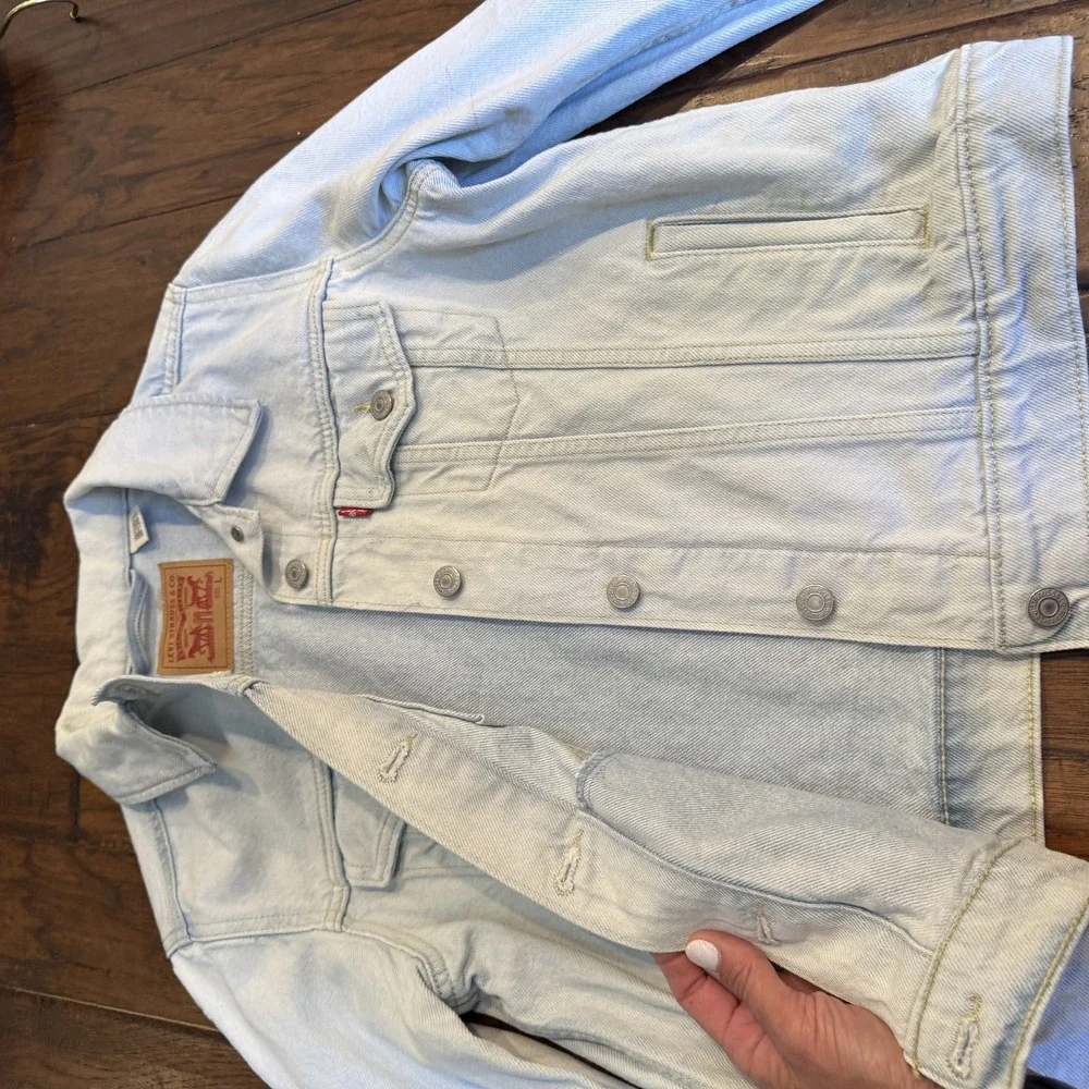 Levi's Jacket Womens Large Trucker Jean Embroidered Floral Sleeve